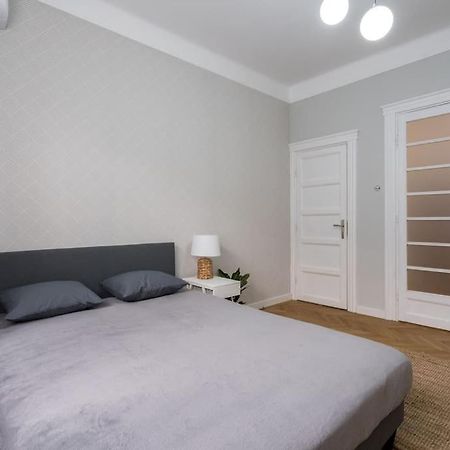 Exquisite Art Deco 2Br Apartment Prime Location ブカレスト エクステリア 写真