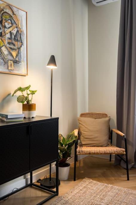 Exquisite Art Deco 2Br Apartment Prime Location ブカレスト エクステリア 写真