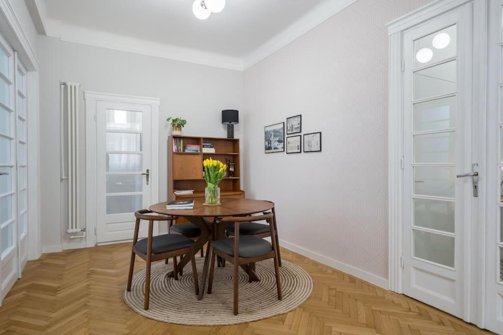 Exquisite Art Deco 2Br Apartment Prime Location ブカレスト エクステリア 写真
