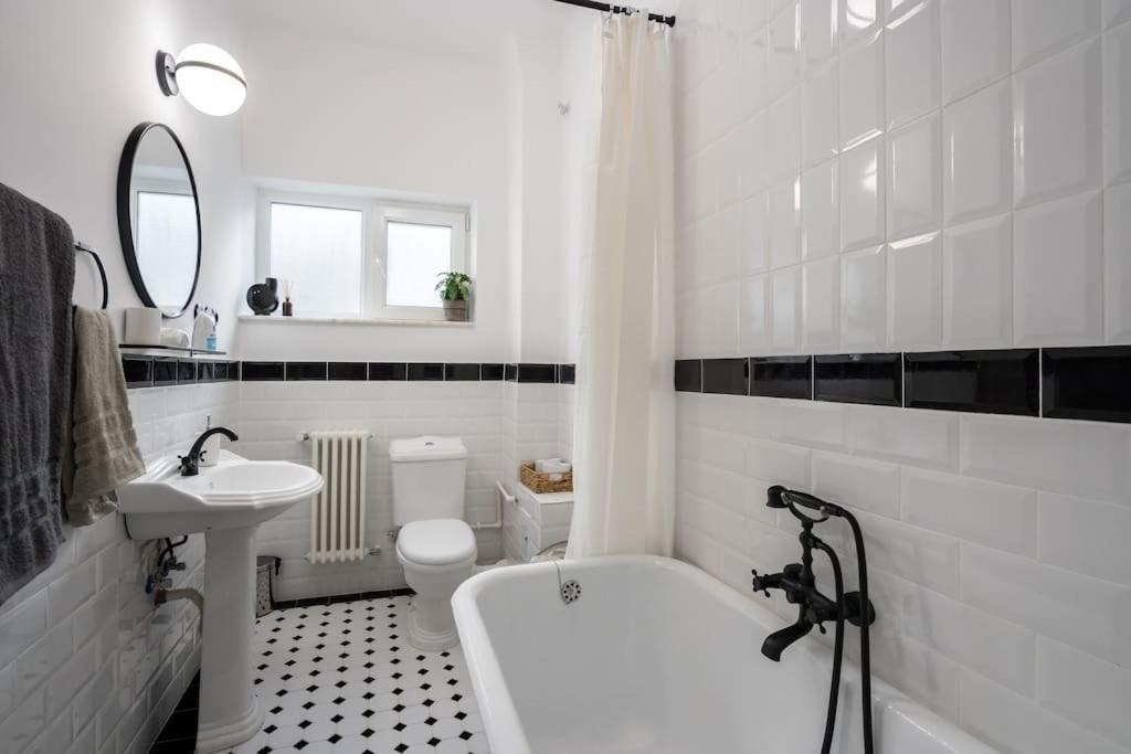Exquisite Art Deco 2Br Apartment Prime Location ブカレスト エクステリア 写真