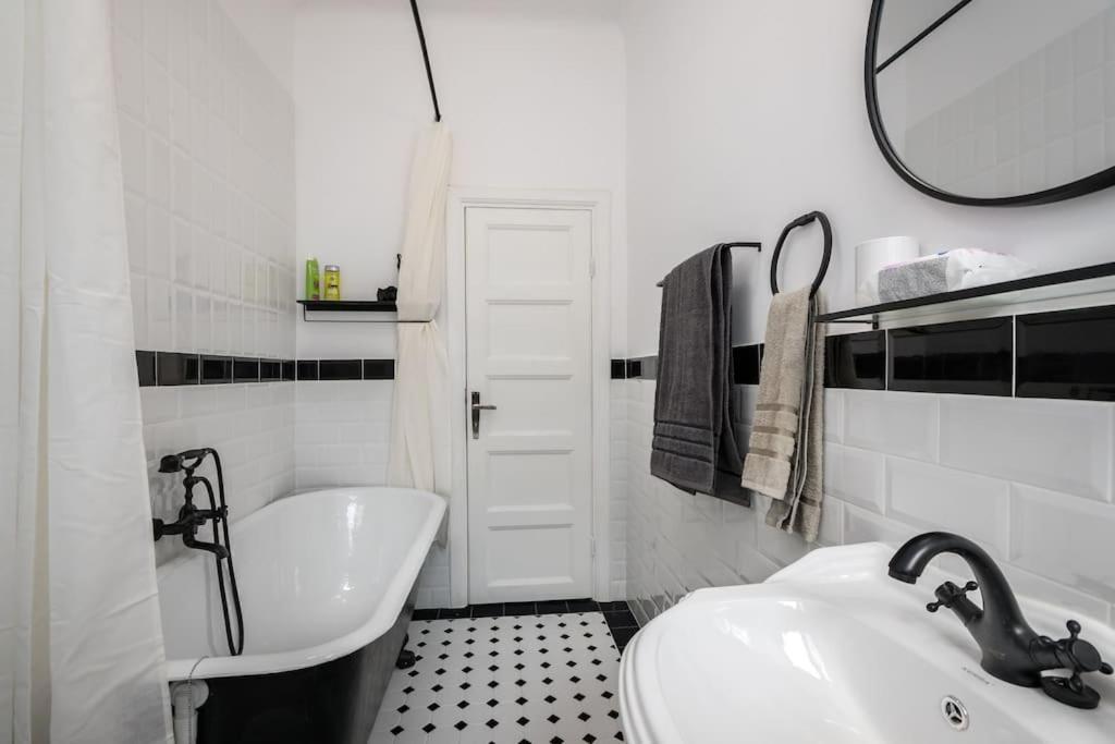 Exquisite Art Deco 2Br Apartment Prime Location ブカレスト エクステリア 写真