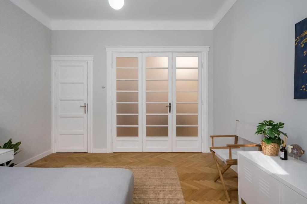Exquisite Art Deco 2Br Apartment Prime Location ブカレスト エクステリア 写真